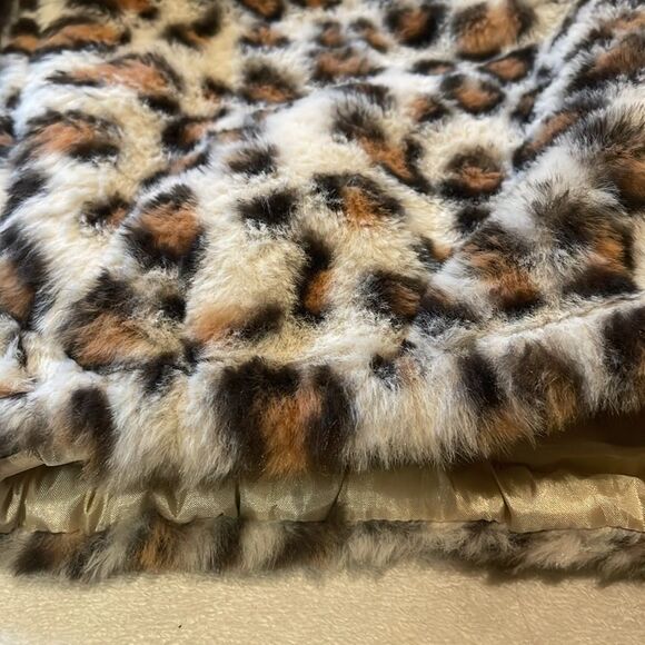 Victoria'sβSecret- Know One Cares Cropped Leopard Fuzzy Puffer Bomber Jacket- S - Picture 10 of 10